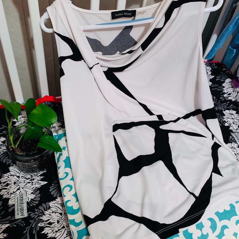 Ivanka Trump stunning black & white top